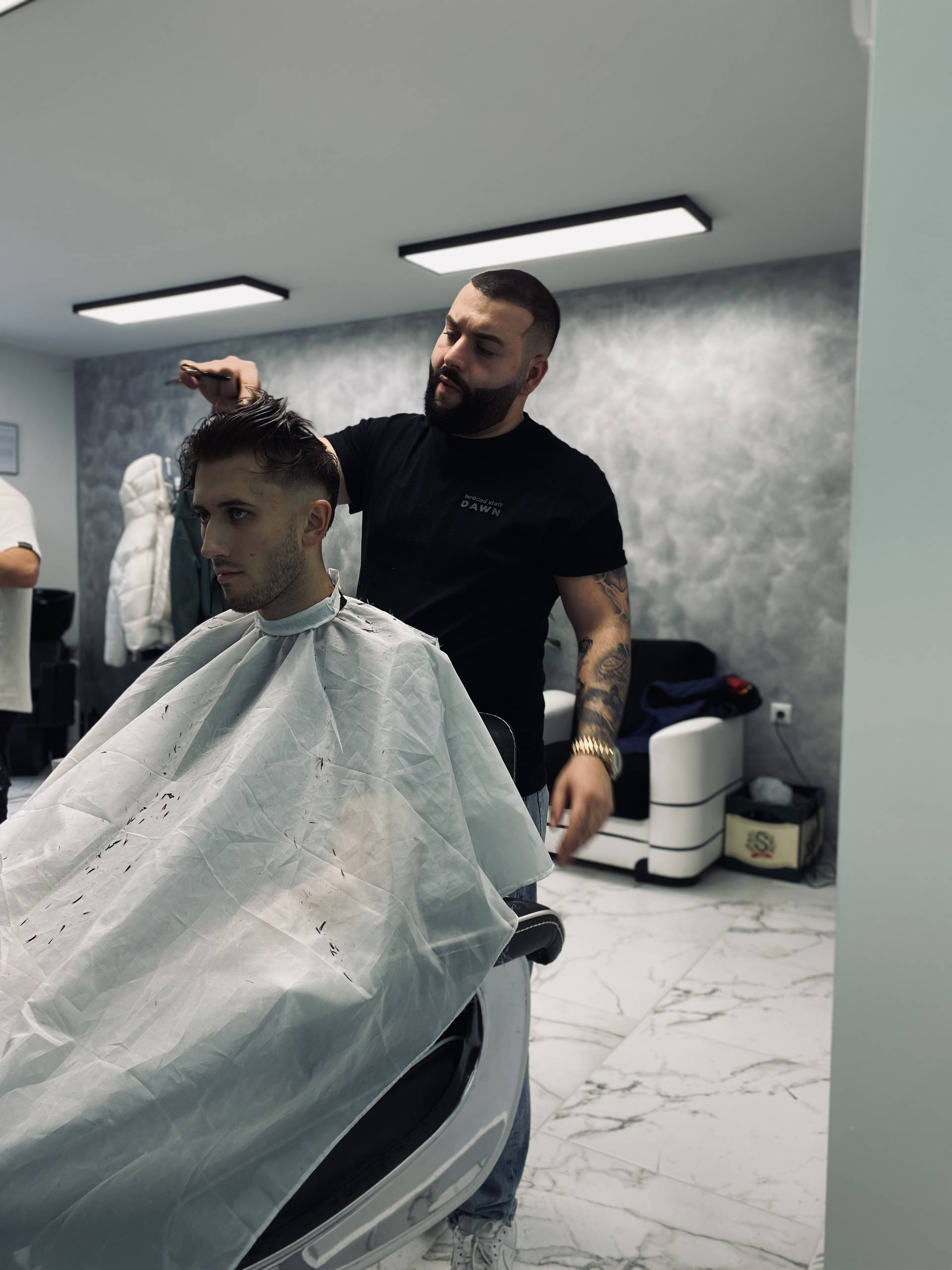 Barber Heaven István Kristóf borbély munka közben